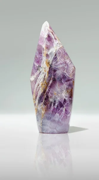Prisma de ametista violeta — Fotografia de Stock