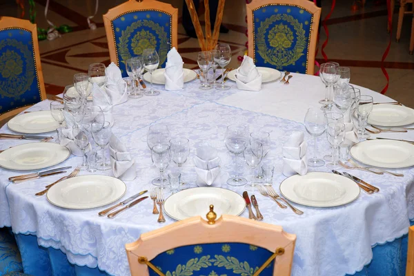 Cenário de mesa em uma recepção de casamento de luxo — Fotografia de Stock