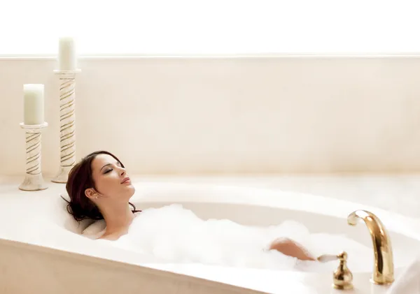 Relaxante no banho — Fotografia de Stock