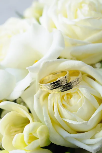 白いバラの結婚式の花束 — ストック写真