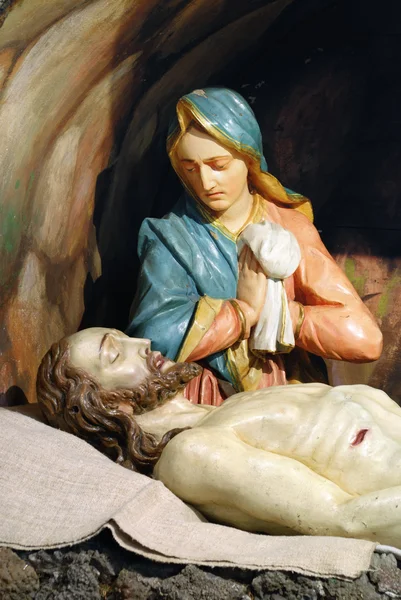 Jésus est déposé dans le tombeau — Photo