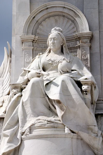 ロンドンのヴィクトリア女王記念碑 — ストック写真