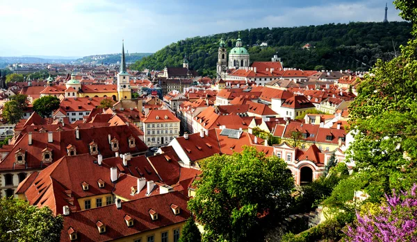 Прага - вид на исторический город — стоковое фото