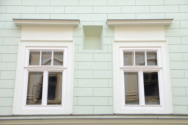 Fenster am alten Haus in Bergstadt — Stockfoto
