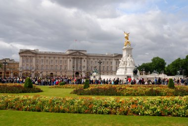 Buckingham Sarayı ve bahçeleri