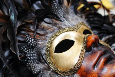 eşarplı Altın Karnaval maskesi