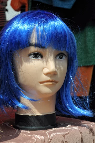 stock image Blue artificial hair on the head dummy