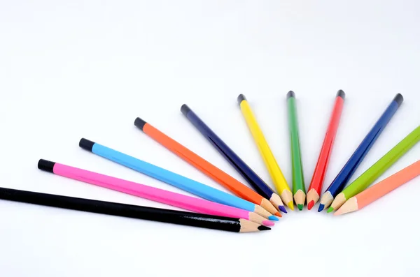 Crayons de couleur pour enfants isolés sur fond blanc — Photo