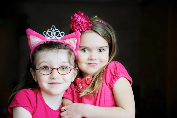 Portret dwóch dziewczynek dziecko pinky — Zdjęcie stockowe