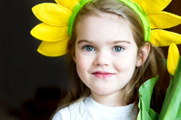 Portret van schattig zonnige kind meisje — Stockfoto