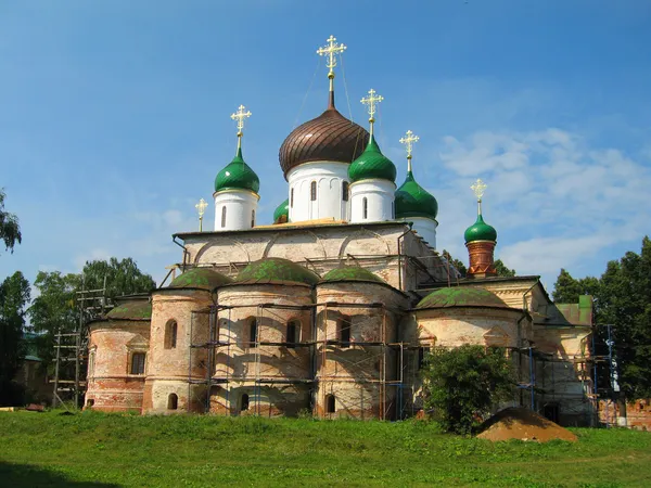 Ortodoxní katedrála s zelené kopule — Stock fotografie