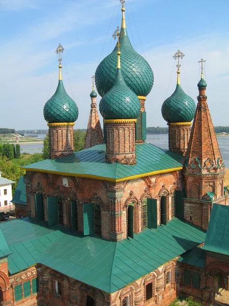 Православный собор с голубым куполом — стоковое фото