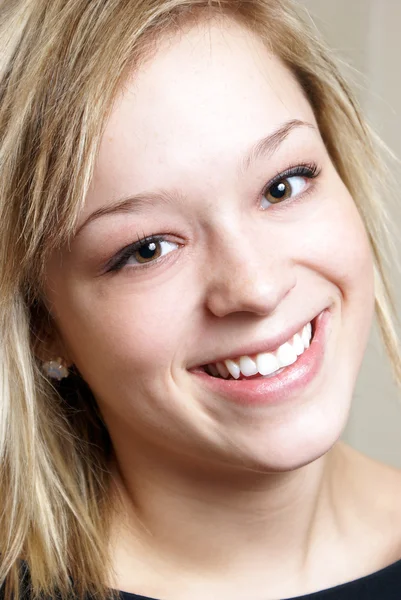 Smiling Young Woman — Stock Photo, Image