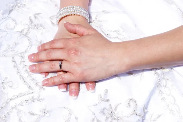 Руки невест — стоковое фото