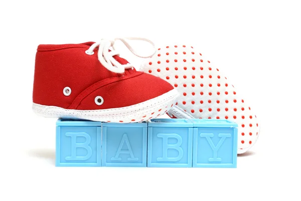 Baby blokken en schoenen — Stockfoto