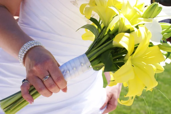 Квітковий букет нареченої — стокове фото
