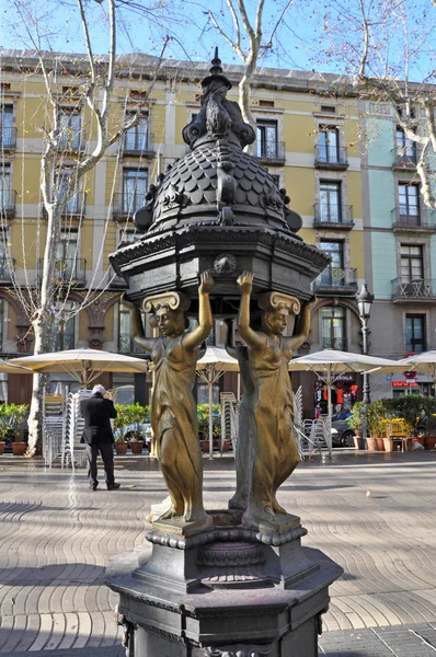 Piccola fontana in via La Rambla — Foto Stock