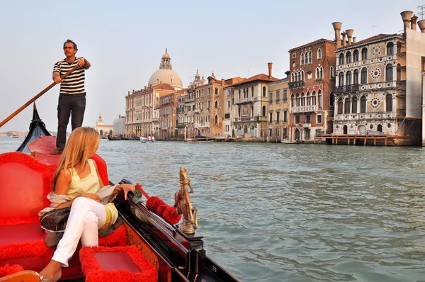 Grand kanal Venedik'te gondol — Stok fotoğraf