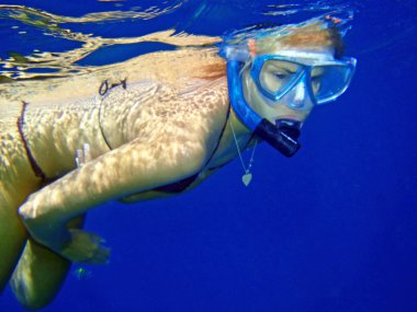 genç kadın Snorkeling