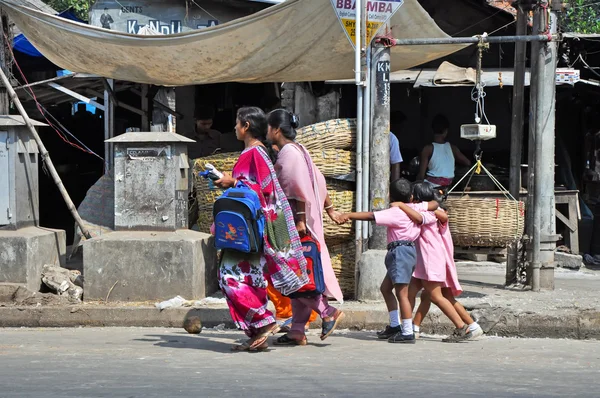 Indische Mütter mit Kindern — Stockfoto