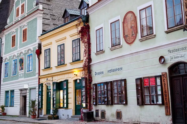 चेस्की क्रुमलोव मध्ये ऐतिहासिक घरे — स्टॉक फोटो, इमेज