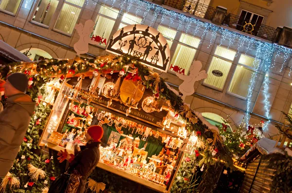 Рождественский рынок в Дрездене — стоковое фото