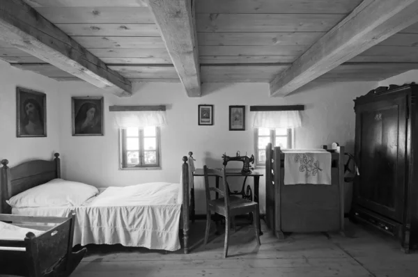 Casa de madeira velha interior — Fotografia de Stock