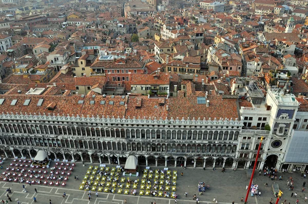 Piazza san marco en Venetiaanse huizen — Stockfoto