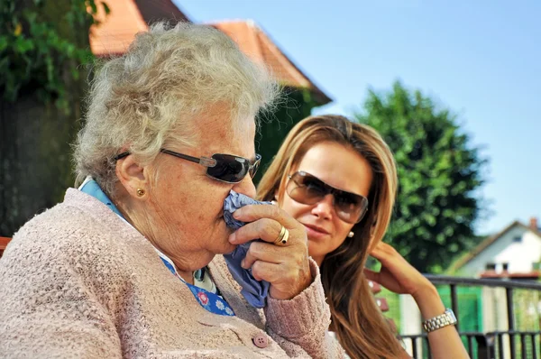 Бабуся і внучка — стокове фото