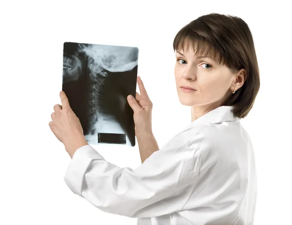 Doctora que muestra la radiografía del cuello humano — Foto de Stock