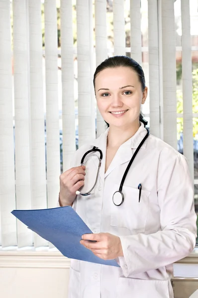 Portrait of female doctor standing in the office — Stock Photo, Image