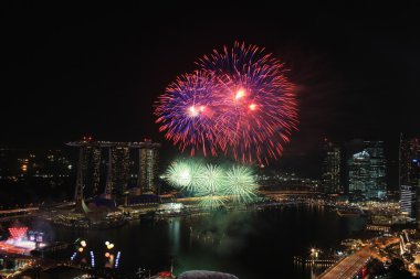 Singapur liman havai fişek