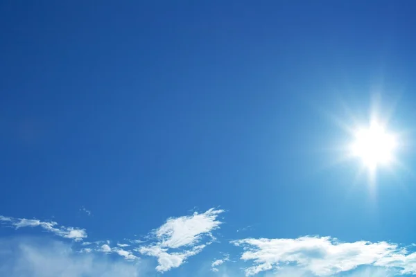 蓝天下的太阳 — 图库照片