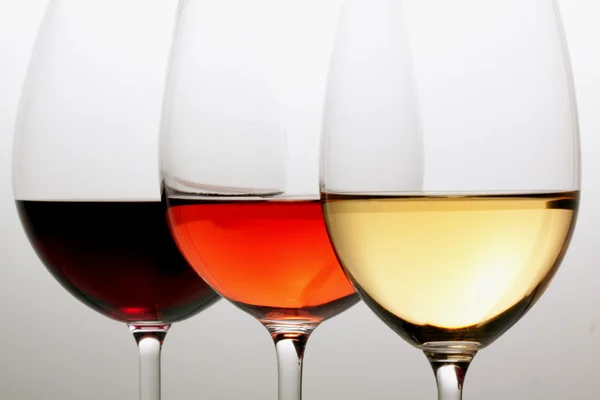 Bicchieri Con Vino Rosso Bianco Rosato — Foto Stock