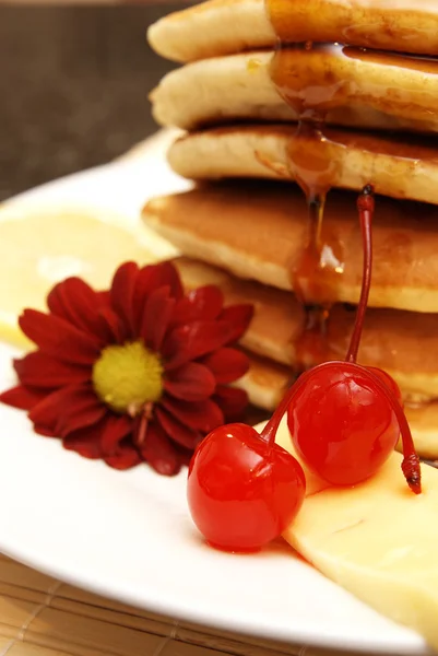 stock image Stack of flapjacks with syrup