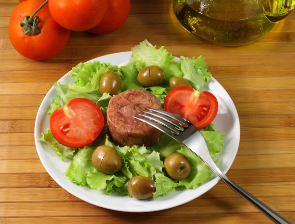 Húst salátával — Stock Fotó