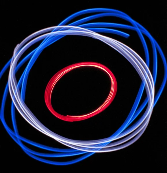Luzes vermelhas, brancas e azuis em movimento — Fotografia de Stock