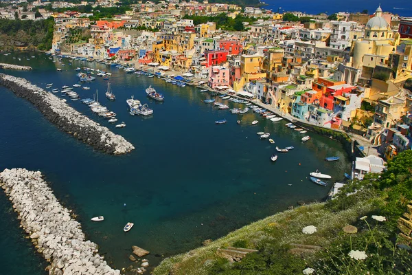 Corricella - Procida, kaunis saari Välimerellä, Napoli - I — kuvapankkivalokuva