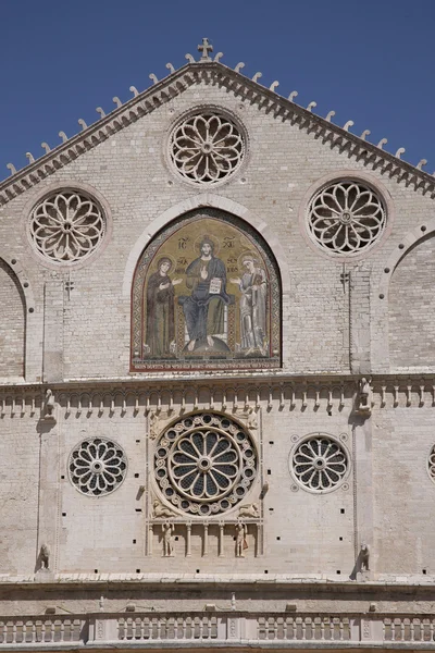Detalhe da fachada da catedral de Spoleto, com mosaico — Fotografia de Stock