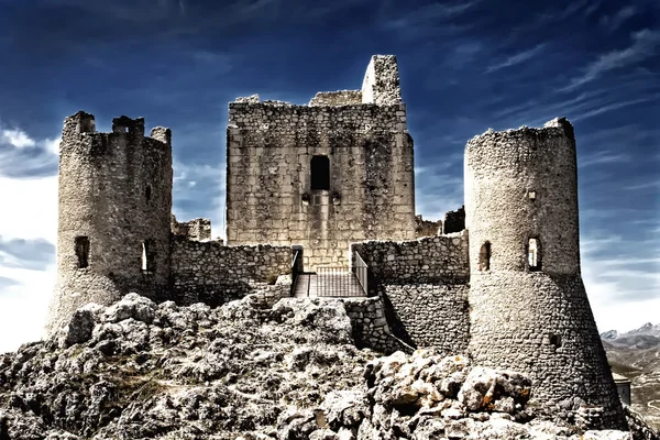 Замок в небе - Рокка-Каласка - Аквила, Италия Стоковое Изображение