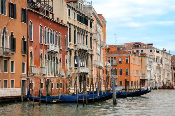 Gondolas on the Grand Canal of Venice, Italy. — Stock Photo, Image