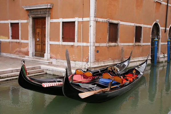 Traditional Venice gondola -Italy — Stock Photo, Image