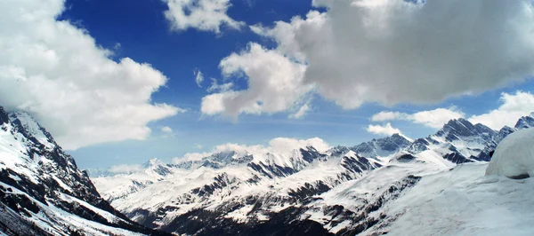 Vista panorâmica das montanhas do Monte Bianco (Courmayer Aosta Valley  ) — Fotografia de Stock