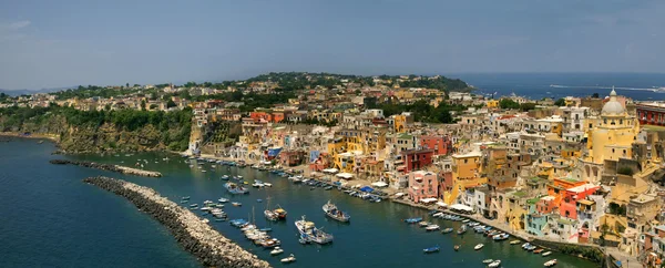 Corricella - Procida, bela ilha no mar Mediterrâneo, Nápoles - I — Fotografia de Stock