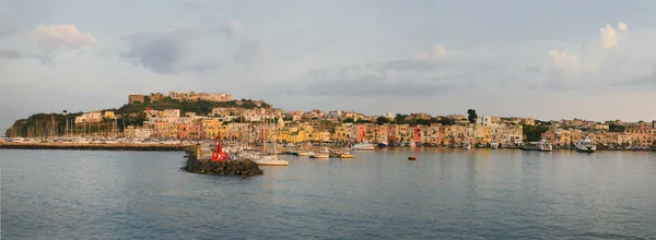 Procida, prachtige eiland in de Middellandse Zee, Napels - Italië — Stockfoto