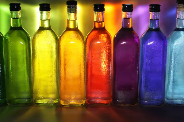 Färgglada flaskor — Stockfoto