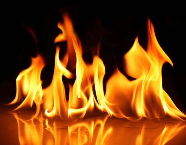 Ogień z odbiciem — Zdjęcie stockowe