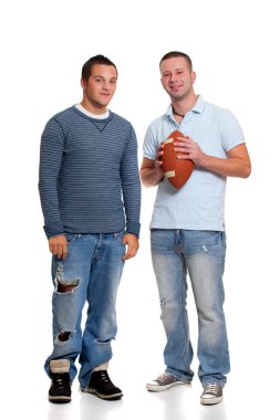 iki erkekle birlikte futbol