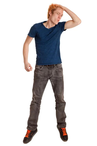 Молодой человек в синей рубашке и джинсах. Студия над белым . — стоковое фото