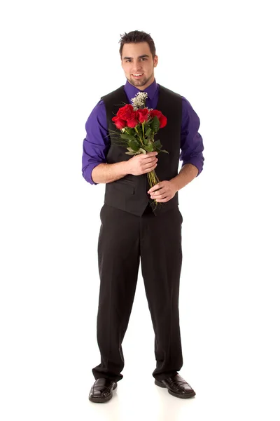 Välklädd ung man med ett dussin röda rosor. — Stockfoto